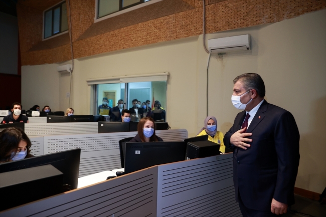 Bakan Koca: Yeni yılın salgının bittiği yıl olmasını temenni ediyorum